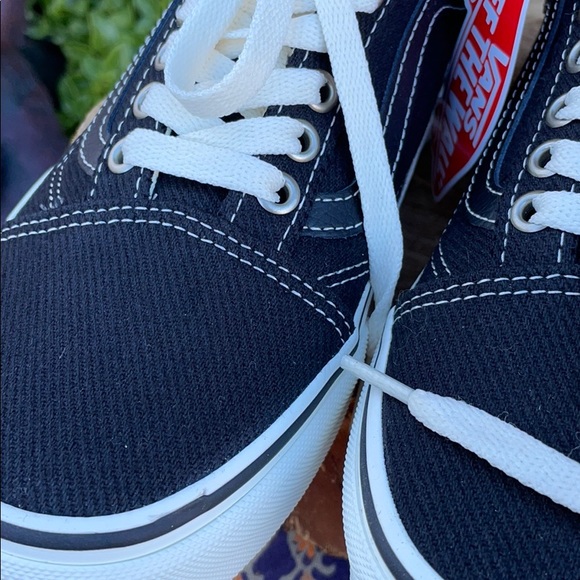 NIB Black Old Skool Vans Sz 8 - Picture 11 of 16